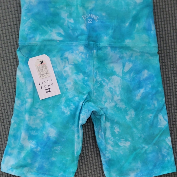 Billabong Biker Shorts - Picture 4 of 4